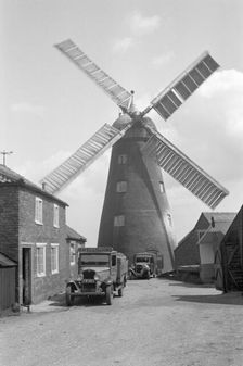 Hagg Windmill, Hagworthingham, Lincolnshire, 1935. Artist: HES Simmons
