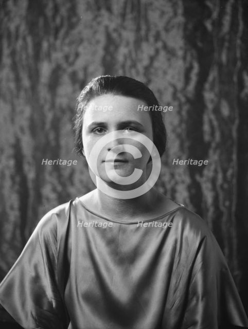 Hale, Richard, Mrs., portrait photograph, 1924 Apr. 8. Creator: Arnold Genthe.