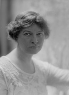 Hall, Blanche, Miss, portrait photograph, 1916. Creator: Arnold Genthe