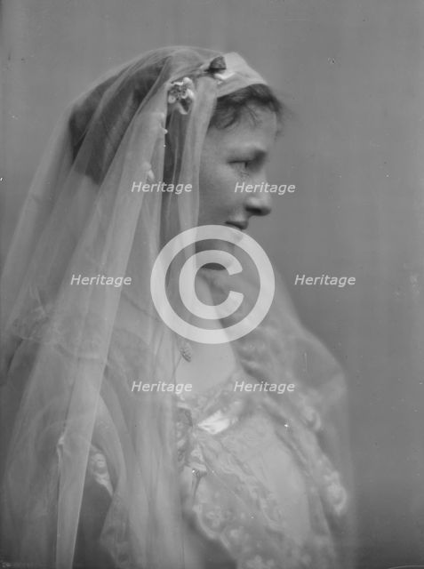 Hall, Ruth, Miss (Mrs. Baldwin Smith), portrait photograph, 1917 Feb. 20. Creator: Arnold Genthe.