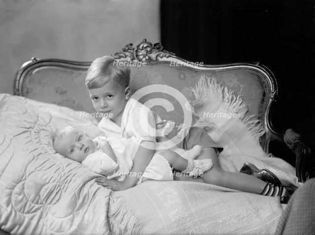 Haller, Robert, Children - Portrait, 1933. Creator: Harris & Ewing.