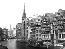 Hamburg. Fleet, Deichstrasse zwischen Cremon a. Kajen 1904. Creator: Unknown