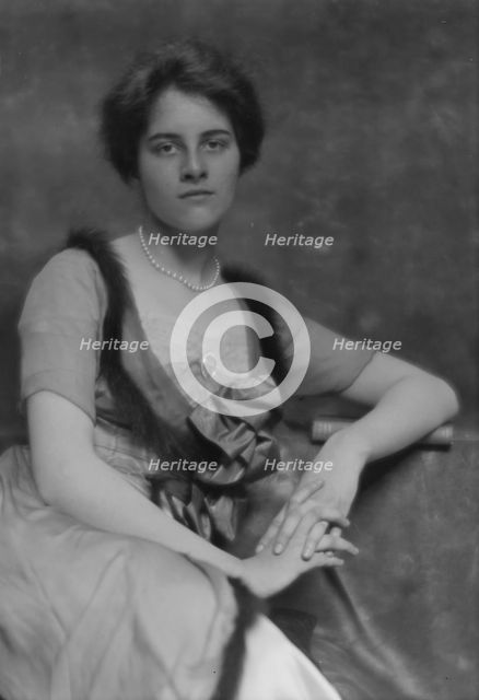 Hamilton, Helen M., Miss, portrait photograph, 1913 Dec. 18. Creator: Arnold Genthe.