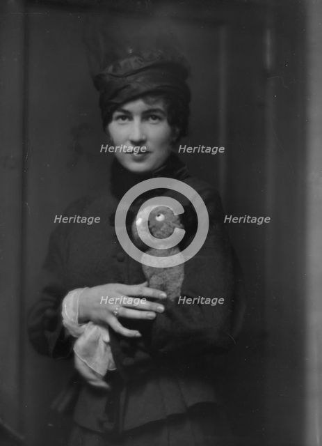 Hamilton, Helen, Miss, portrait photograph, ca. 1913. Creator: Arnold Genthe.