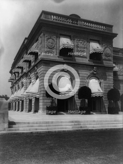 Hamilton Rice Home in Newport, Rhode Island, exterior view of side of..., between 1917 and 1927. Creator: Frances Benjamin Johnston.
