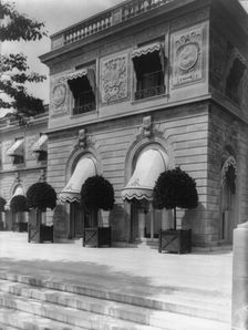 Hamilton Rice Home in Newport, Rhode Island, exterior view showing section..., between 1917 and 1927 Creator: Frances Benjamin Johnston