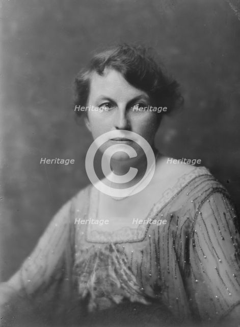 Hamlin, G.W., Mrs., portrait photograph, 1917 Aug. 17. Creator: Arnold Genthe.