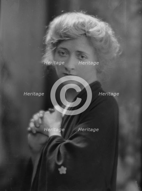 Hammond, Virginia, Miss, portrait photograph, 1915 Mar. 3. Creator: Arnold Genthe.