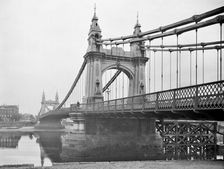 Hammersmith Bridge, Barnes, London, 1895. Artist: Henry Taunt