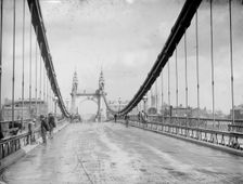 Hammersmith Bridge, Hammersmith, London, c1887-1899. Artist: Henry Taunt