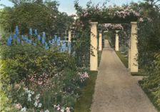 "Hammersmith Farm," Hugh Dudley Auchincloss house, Harrison Avenue, Newport, Rhode Island, 1917. Creator: Frances Benjamin Johnston