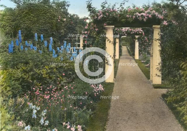 "Hammersmith Farm," Hugh Dudley Auchincloss house, Harrison Avenue, Newport, Rhode Island, 1917. Creator: Frances Benjamin Johnston.