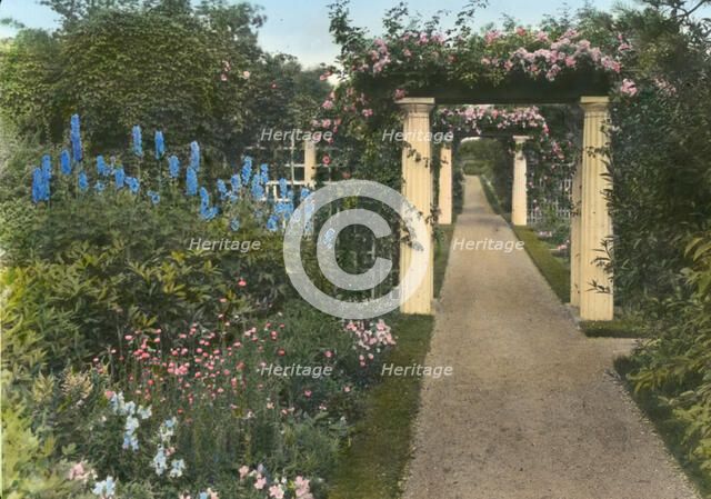 "Hammersmith Farm," Hugh Dudley Auchincloss house, Harrison Avenue, Newport, Rhode Island, 1917. Creator: Frances Benjamin Johnston.