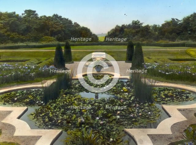"Hammersmith Farm," Hugh Dudley Auchincloss house, Harrison Avenue, Newport, Rhode Island, 1917. Creator: Frances Benjamin Johnston.