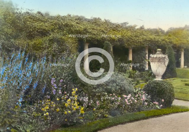 "Hammersmith Farm," Hugh Dudley Auchincloss house, Harrison Avenue, Newport, Rhode Island, 1917. Creator: Frances Benjamin Johnston.