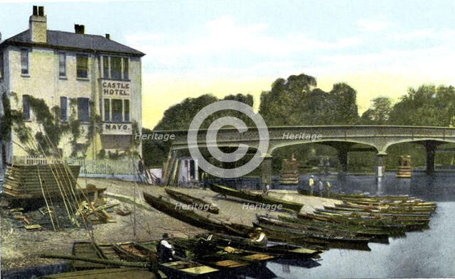 Hampton Court Bridge, London, 20th Century. Artist: Unknown