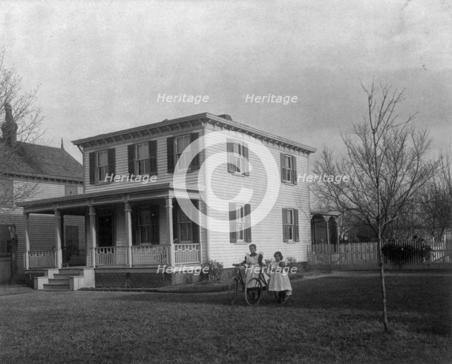 Hampton Institute, Hampton, Va., ca. 1898 - a graduate's house, 1899 or 1900. Creator: Frances Benjamin Johnston.
