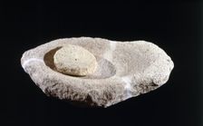 Hand mill from the Cova de l'Or (Beniarres, Alicante). Made of sandstone, length of 50 cm