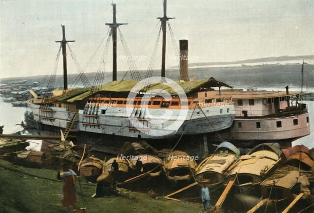 'Hanoi. Bords Du Fleuve Rouge', (Hanoi. On the Banks of the Red River), 1900. Creator: Unknown.