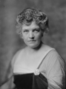 Hannah, John, Mrs., portrait photograph, 1914 Apr. 22. Creator: Arnold Genthe