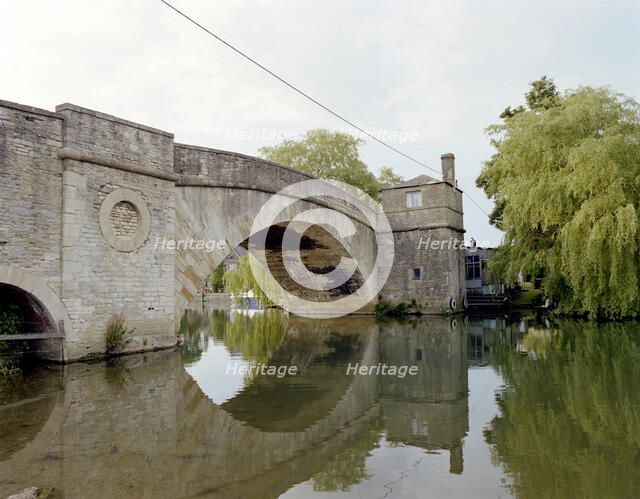 Ha'penny Bridge, Lechlade, Gloucestershire, 2000. Artist: P Williams