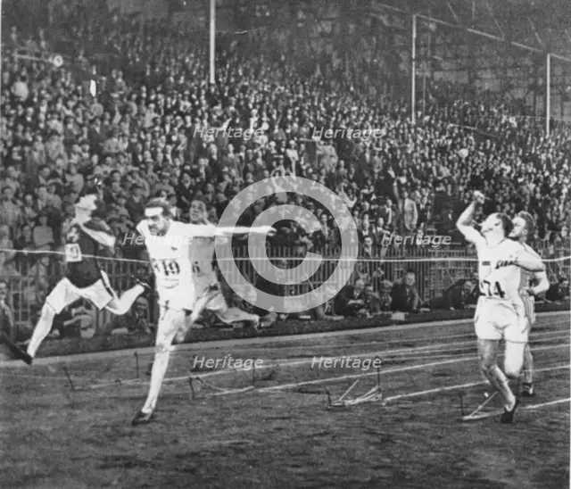 Harold Abrahams winning gold at the Olympic Games, Paris, 1924. Creator: Unknown.