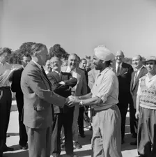 Harold Watkinson, shaking hands with labourer J. Singh, during a visit.., 07/09/1959. Creator: John Laing plc