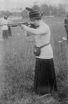 Harriet Hammond - Pres. Nemours Gun Club, between c1910 and c1915. Creator: Bain News Service