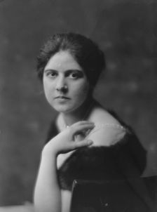 Harriman, Miss, portrait photograph, 1916 Mar. 3. Creator: Arnold Genthe