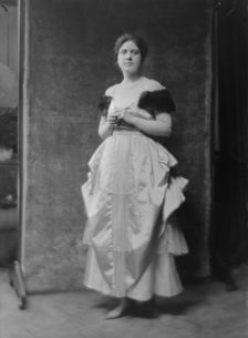 Harriman, Miss, portrait photograph, 1916 Mar. 3. Creator: Arnold Genthe