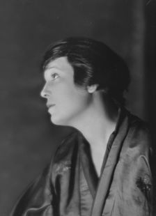 Harrison, Miss, portrait photograph, (1915 Dec. or 1916 Jan.?). Creator: Arnold Genthe
