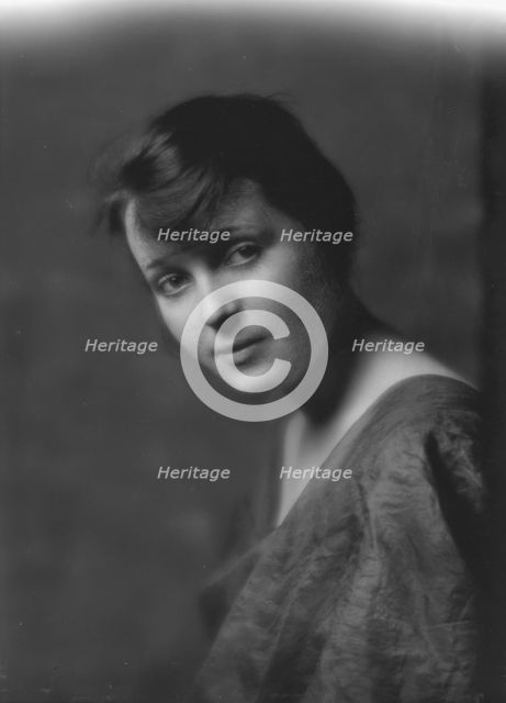 Harrison, Miss, portrait photograph, 1915 Dec. or 1916 Jan. Creator: Arnold Genthe.