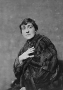Harrison, Miss, portrait photograph, not before 1915 Dec. Creator: Arnold Genthe
