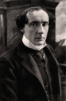 Harry Brodribb Irving (1870-1919), English actor, early 20th century.Artist: Vandyk