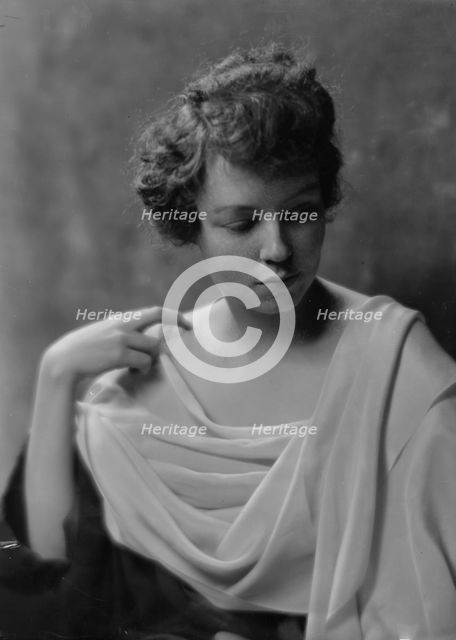 Hartshorne, Miss, portrait photograph, 1917 May 15. Creator: Arnold Genthe.
