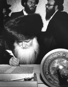 Hasidic Jews, Menorah Hotel, 18 May 1988. Creator: Unknown