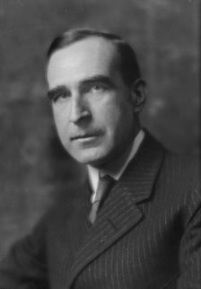 Hassan, Edward, portrait photograph, 1915 July 5. Creator: Arnold Genthe