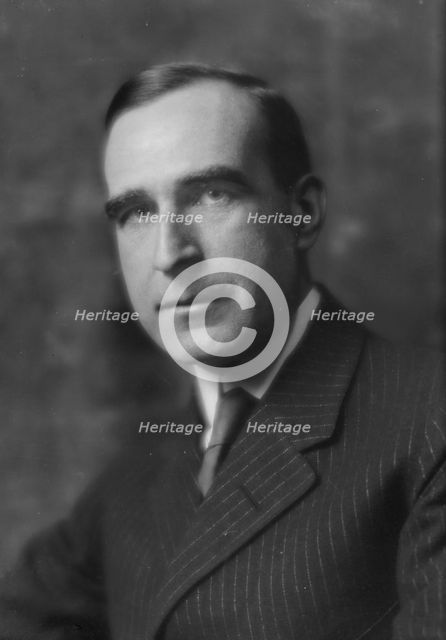 Hassan, Edward, portrait photograph, 1915 July 5. Creator: Arnold Genthe.