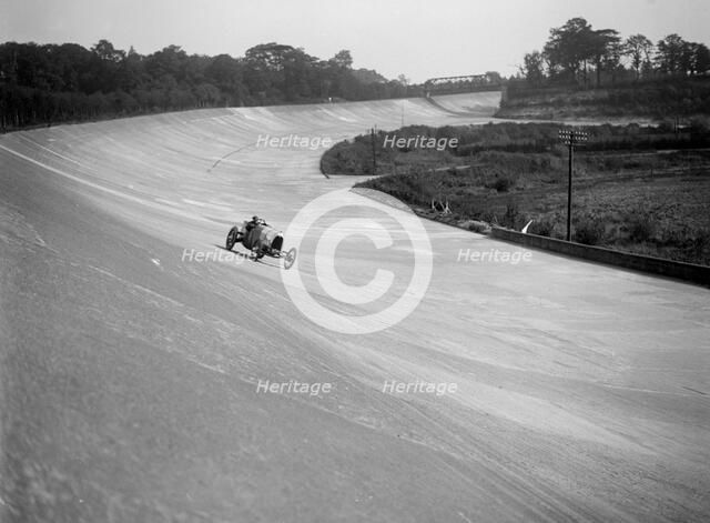 HE 14/40 driven by RJ Sully, Brooklands. Artist: Bill Brunell.