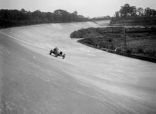 HE 14/40 driven by RJ Sully, Brooklands. Artist: Bill Brunell