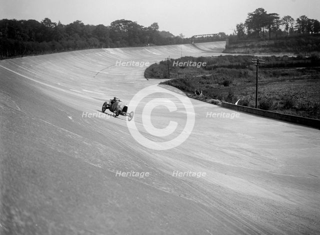 HE 14/40 driven by RJ Sully, Brooklands. Artist: Bill Brunell.