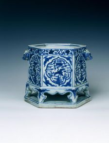 Hexagonal basin with cranes and bagua, Ming dynasty, Wanli period, China, 1572-1620