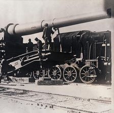 Heavy artillery on a train, c1914-c1918