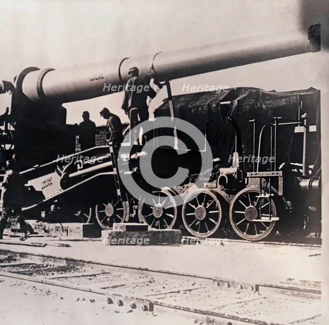 Heavy artillery on a train, c1914-c1918. Artist: Unknown.