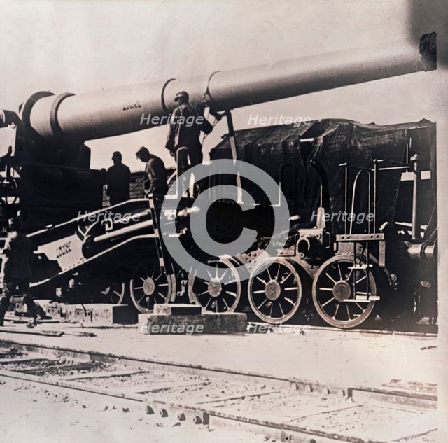 Heavy artillery on a train, c1914-c1918. Artist: Unknown.