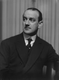 Hecht, Rudolph, Mr., portrait photograph, 1913. Creator: Arnold Genthe
