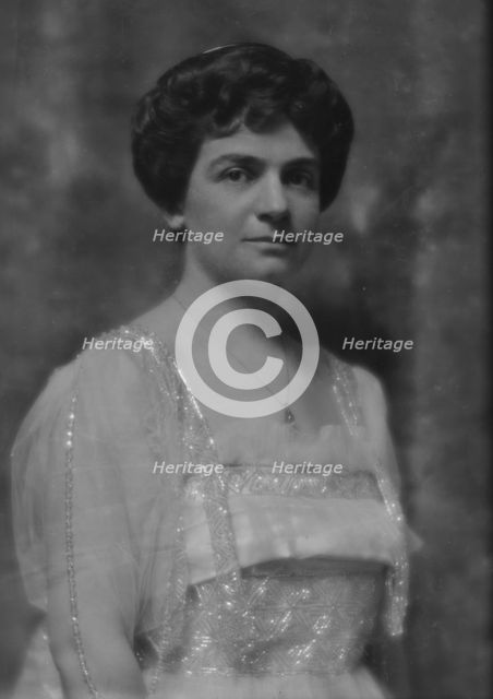 Heineman, Belle, Miss, portrait photograph, 1914 Apr. 2. Creator: Arnold Genthe.