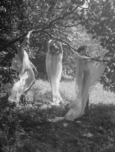 Helen Moeller and pupils, 1922 July 18. Creator: Arnold Genthe