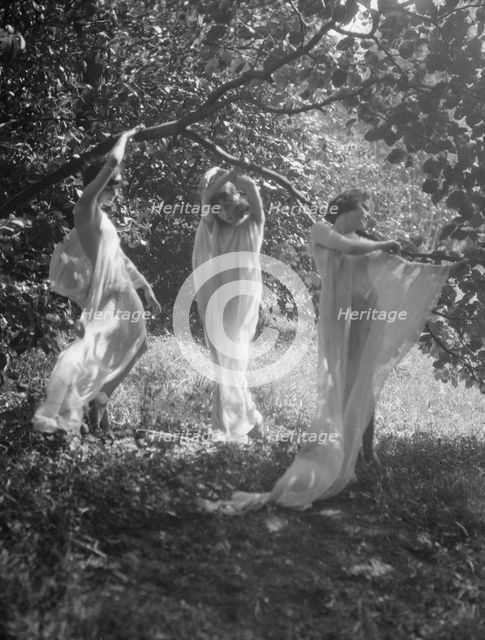 Helen Moeller and pupils, 1922 July 18. Creator: Arnold Genthe.