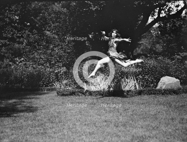 Helen Moeller and pupils, 1922 July 18. Creator: Arnold Genthe.